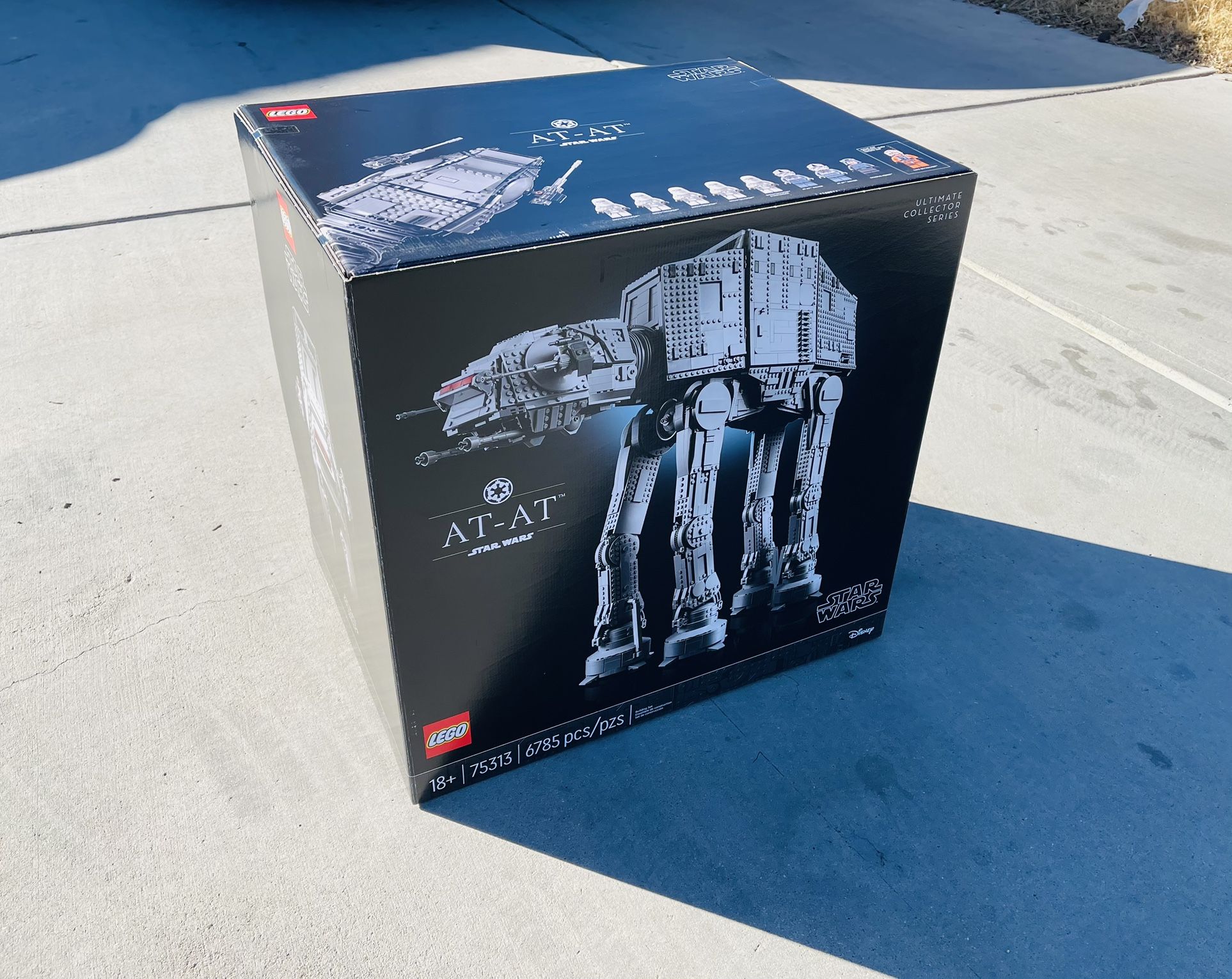 LEGO Star Wars AT AT 75313 Ultimate Collector Series