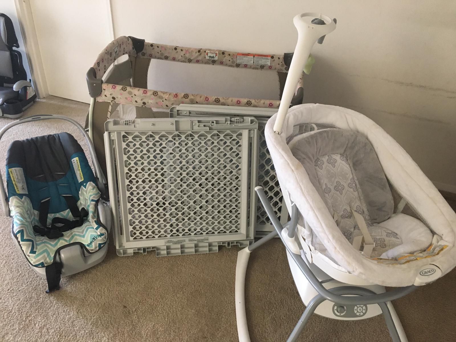 A set for baby : car seat, crib, Baby swing and 2 door locks for kids