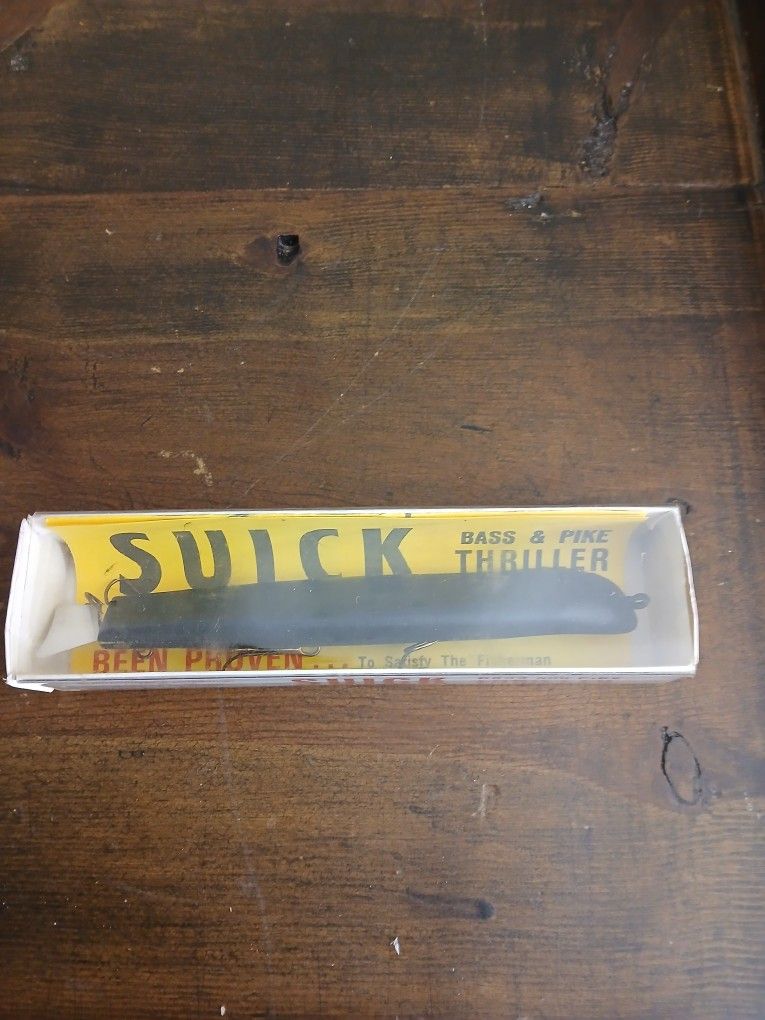New Suick Bass & Pike Thriller, Fishing Lure in box Black 7”