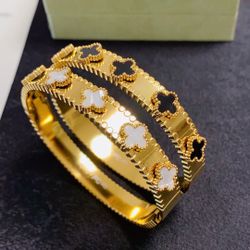 Van CLeef & Arpels  Four-leaf clover narrow bracelet