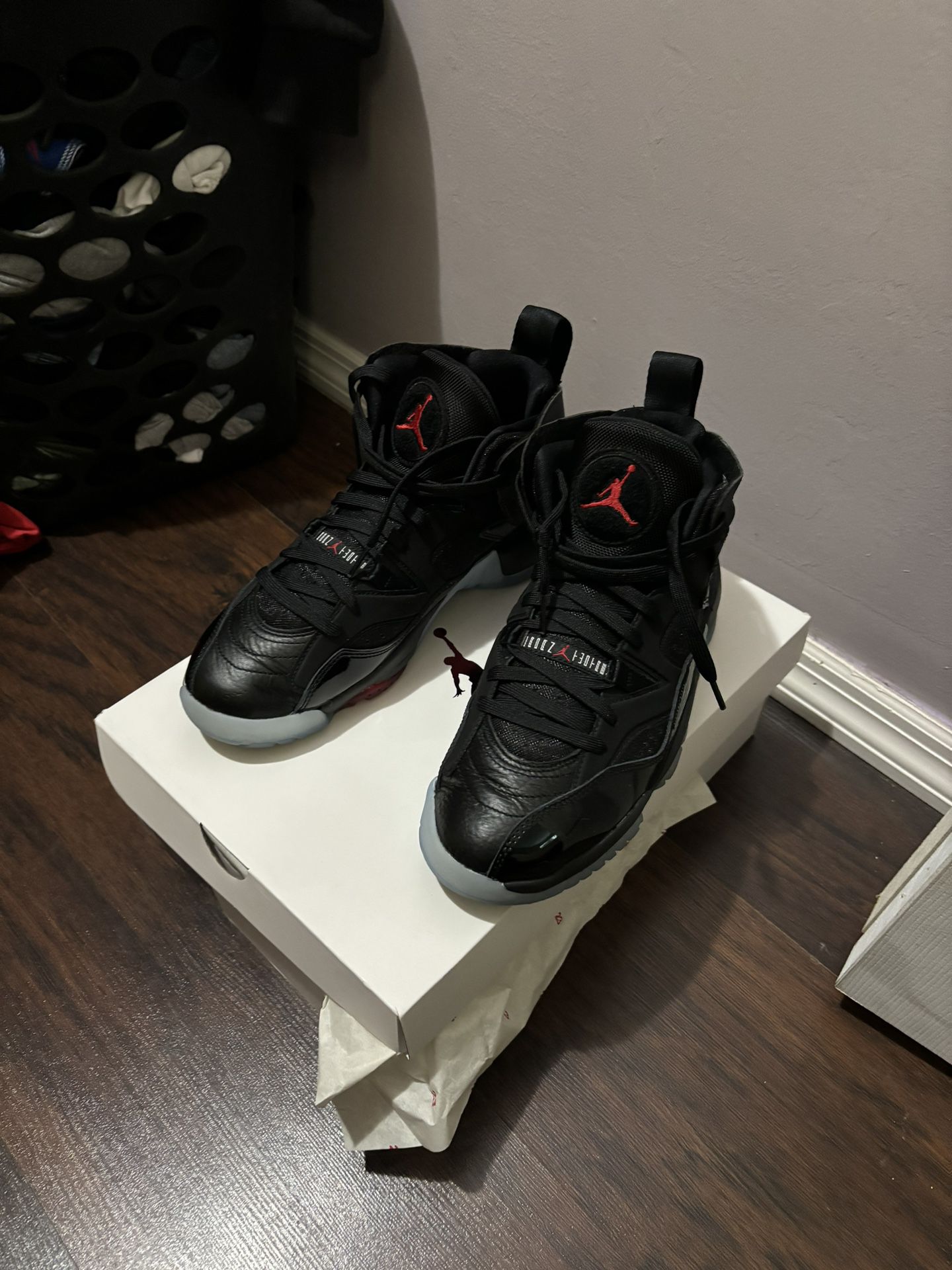 jordans pretty much brand new worn 1 time 8.5 with box