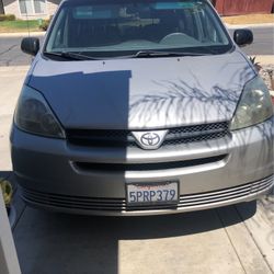 2005 Toyota Siena 