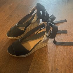 UGG Strappy Black And Tan Wedge Women’s Shoes Size 8