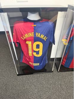 Yamal signed jersey with Display