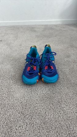Giannis Antetokounmpo, Nike size 4 man