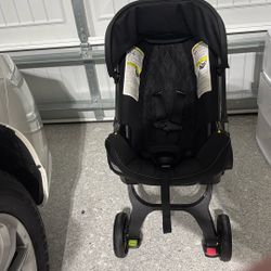 Doona Car Seat & Base 