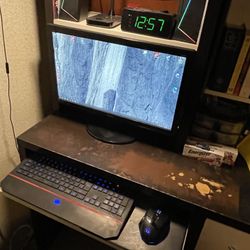 Lenovo Thinkcentre PC, BenQ Monitor, Mammoth Mouse, Keyboard & Speakers