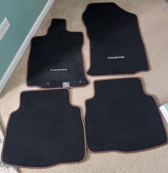brand new 2020 subaru outback floor mats. (MUST SELL TODAY)