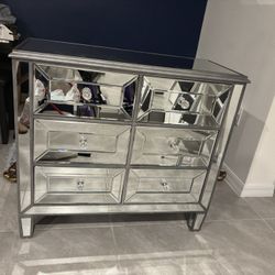 Mirrored Dresser 6 Drawers