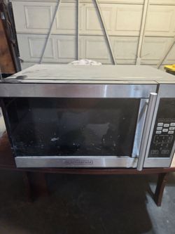 Black + Decker microway(free)