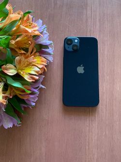 iPhone 13 ( Unlocked) good battery 128gb black color