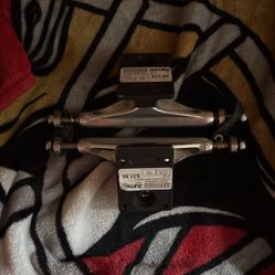 Skateboarding Trucks 