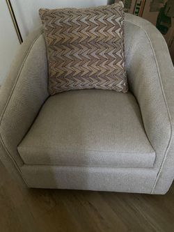 Very comfortable Like new $80 or obo pick up in Whittier