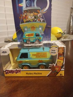 HOTWHEELS THE MYSTERY MACHINE & SCOOBY-DOO! A(SET) OF (2) MYSTERY MACHINE FOR $ 20 DOLLARS