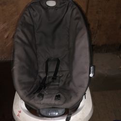 4moms MamaRoo multi-motion baby swing