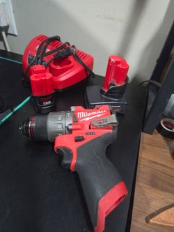 M12 fuel drill/hammer with 2 batteries