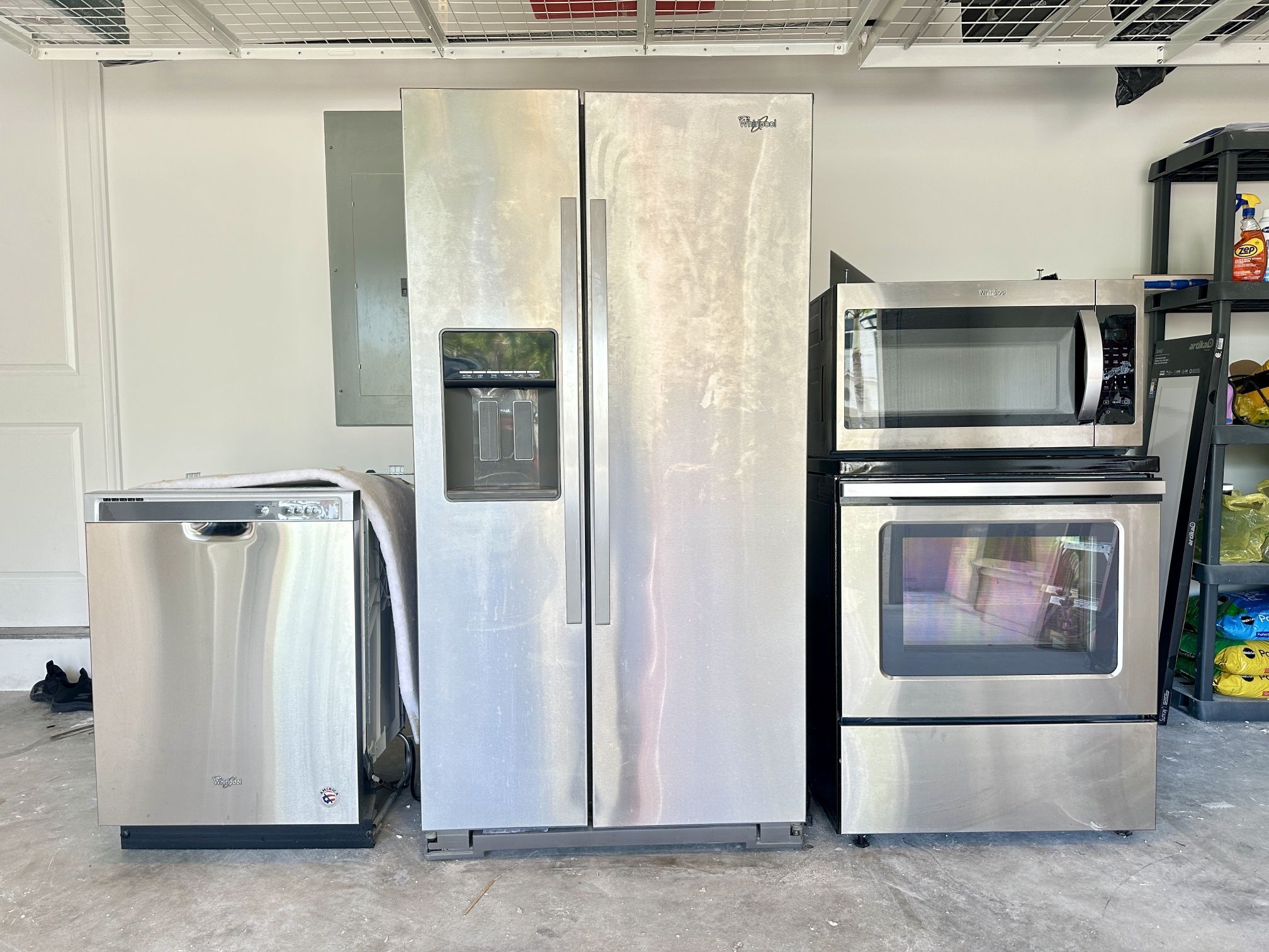 Whirlpool Kitchen Appliances Set - Pre owned 