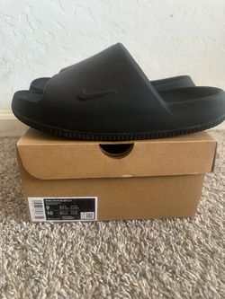 Nike calm slides 2.0 size 9 in mens but fit kinda small