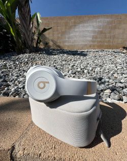 Beats Solo 4 (white/gold)