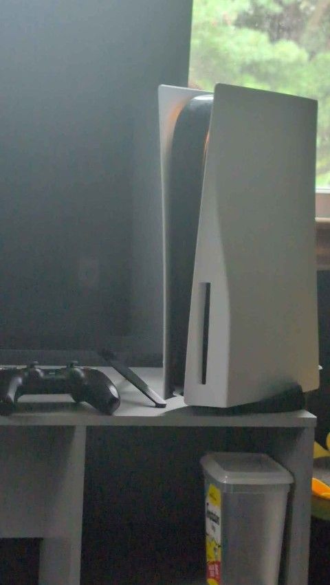 PlayStation 5 & Controller