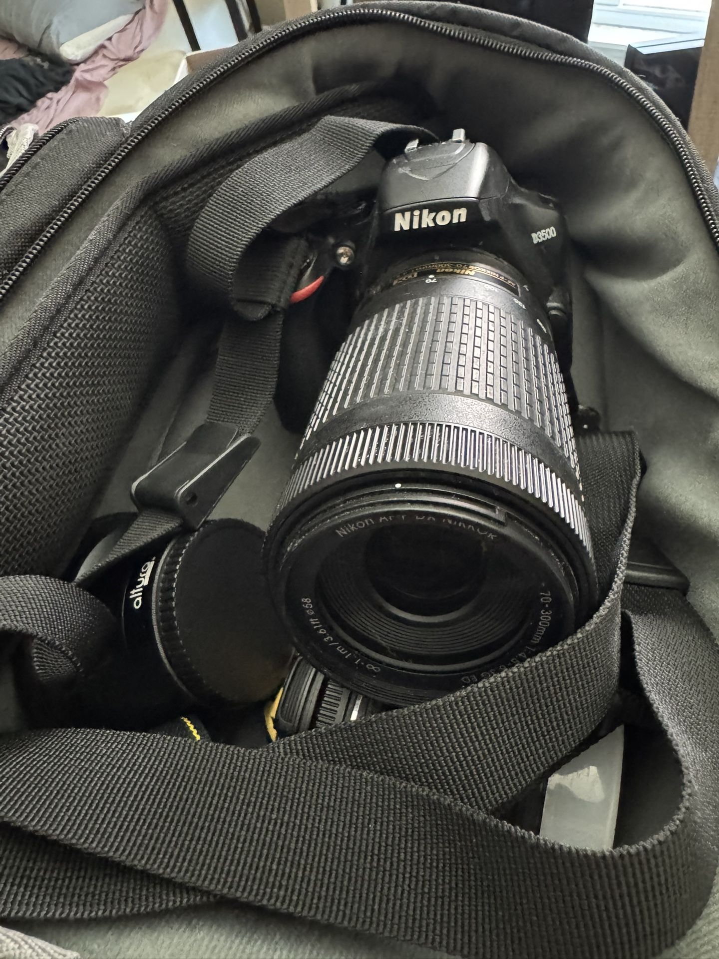 Nikon D3500 W/two Lenses And Case