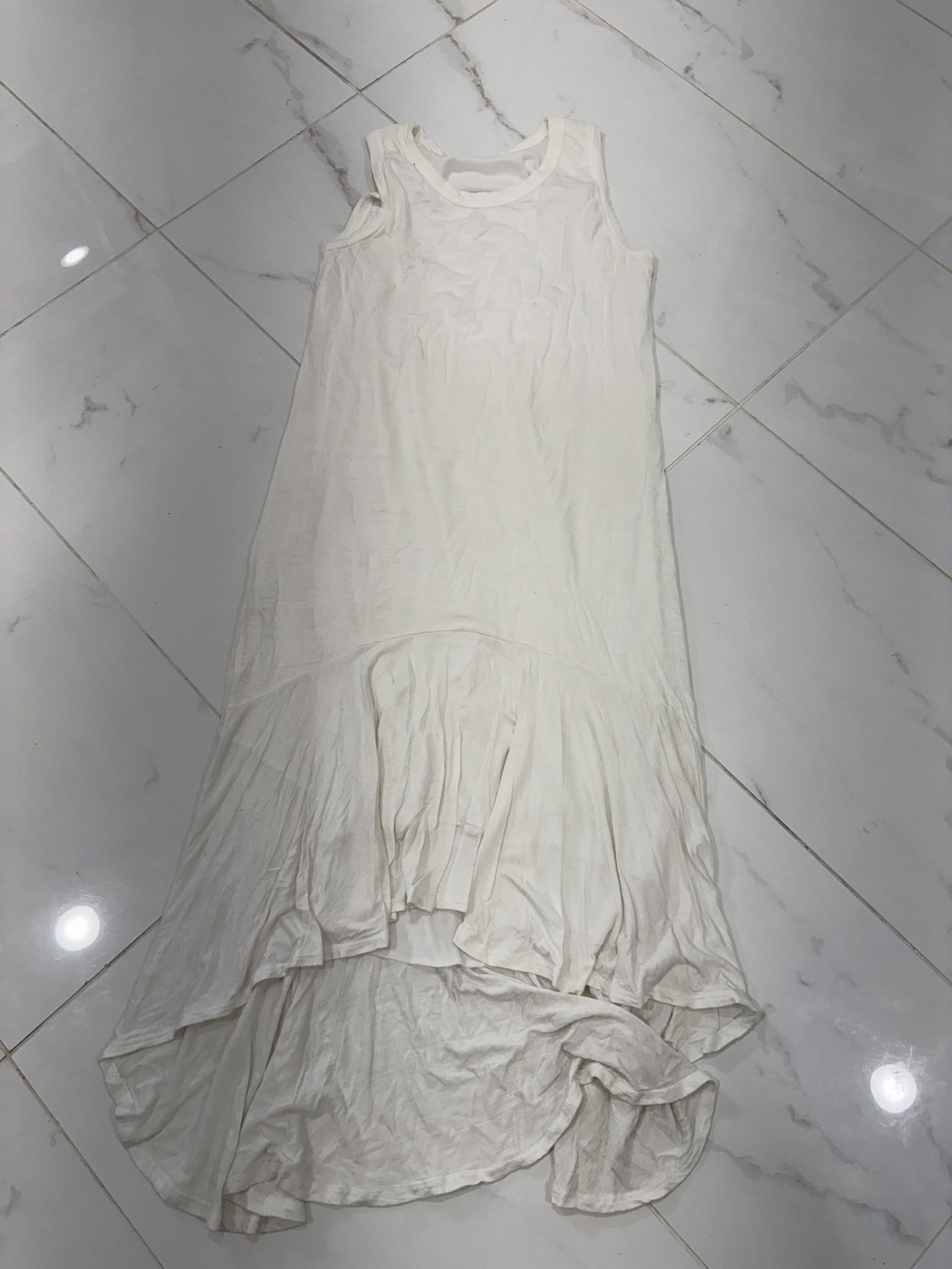 Elegant White Sleeveless Dress