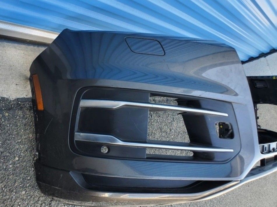 2017 - 2020 AUDI Q7 Q-7 FRONT BUMPER
COVER GENUINE USED OEM. NC