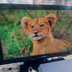 40"SAMSUNG 1080P TV WITH ROKU STREAMING STICK AND REMOTES $120 FINAL PRICE 