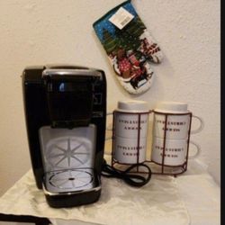 Keurig Single Serve Coffee Maker Brewer, 1 NewMit, a NEW  5pc Holly & NEW Joy Coffee Mug Tea Cup Set with 4 Mugs