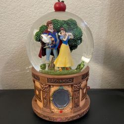 Disney Snow White Musical Snow Globe