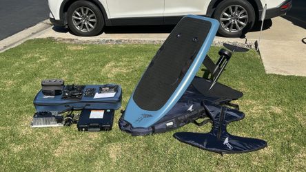 Mint Lift Foils LIFT4 Sport eFoil, Full Battery, Warranty, 210/38 wings, 28" Mast, LCS Prop Electric Foil