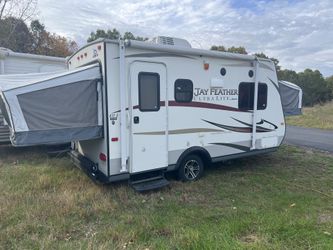 Jayco Jay Feather X17 Fiberglass camper (2 Large Beds)