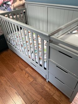 Graco GracoFREE Hadley 5-in-1 Convertible Crib and Changer with Drawer - Pebble Gray