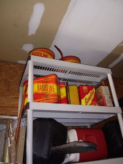 Old metal GAS CANS 10 of them one gal to 5 gal great condition 300.00 Bucks