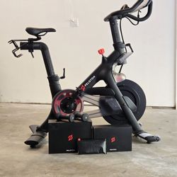 🚴‍♀️ Spin Into Savings: Your Peloton Awaits at a Steal! 🚴‍♂️