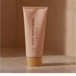 + Lux Unfiltered Crema autobronceadora gradual N°32 CLASSIC en Santal, loción autobronceadora hidratante, sin gluten, vegana + autobronceadora libre d