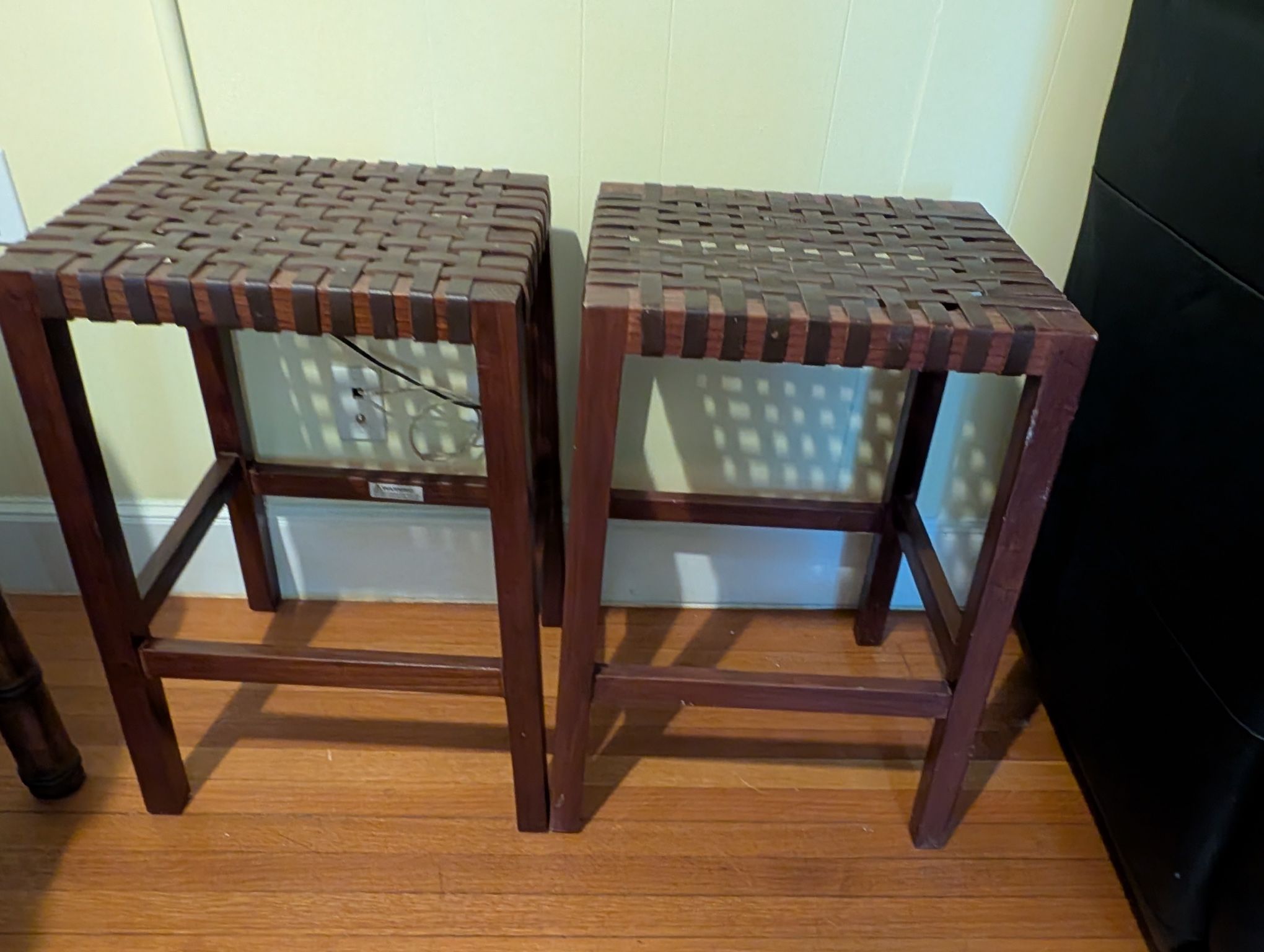 2 Barstools