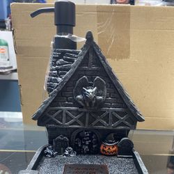 Spooky 👻 Haunted House Soap Dispenser, Brand New with tags