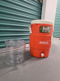 Clear Dispenser and Igloo 5 Gallon Seat Top Beverage Jug Cooler