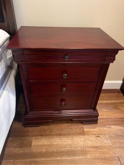 Queen bedroom set 5 pieces w mattress and box spring