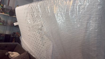 Nectar Queen mattress (New)
