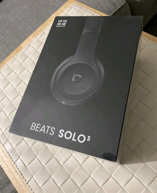 Beats Solo 3 Brand New Still Plastic