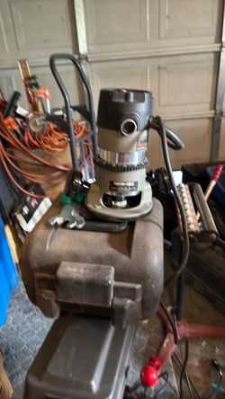 Excellent Condition Porter-Cable fixed-base wood router (specifically a Porter-Cable 690-series motor unit with a Model 1001