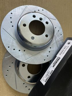 BMW 135i 08-13 Front Drill Slot Rotors Ceramic Brake Pads 