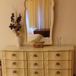 Vintage 5-Piece Fench Provincial Bedroom Set