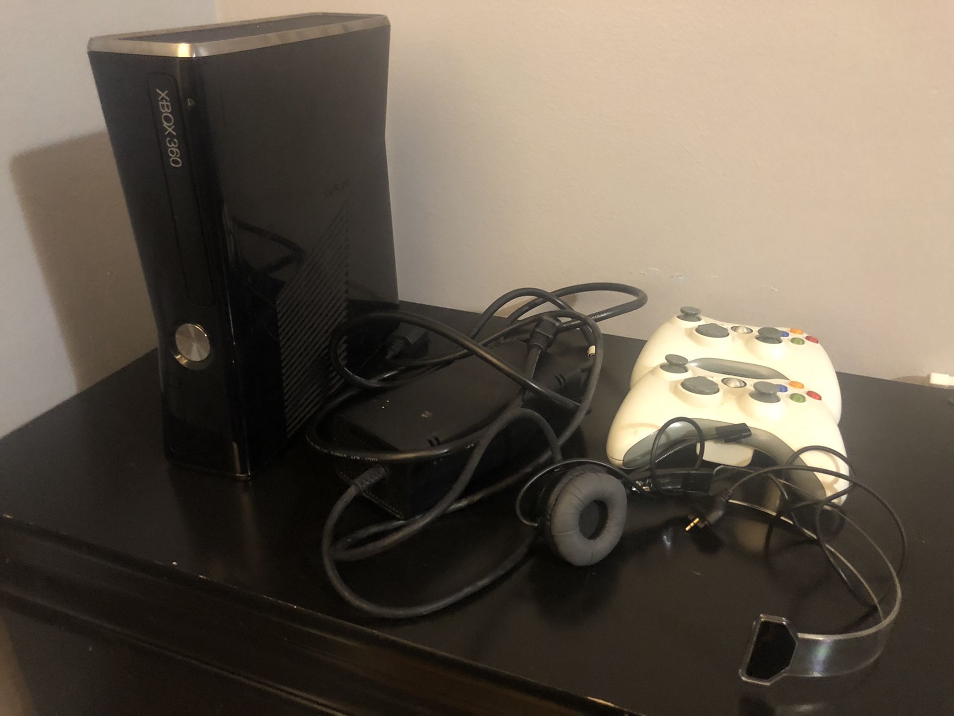 Xbox 360 console bundle with 2 perfect working remotes that comes with two chargers and 10 games 160$