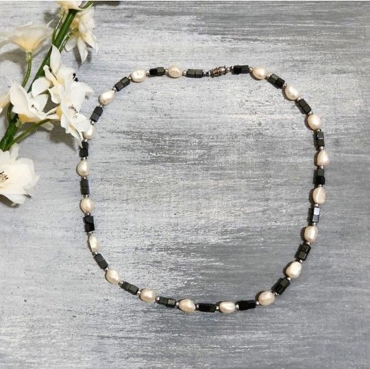 Beautiful Pearl & gun metal gray necklace