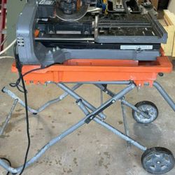 10" RIDGID WET AND DRY TILE SAW ON ROLLING STAND 