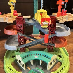 Thomas And Friends- Trains & Cranes Super Tower In Excellent Condition 
