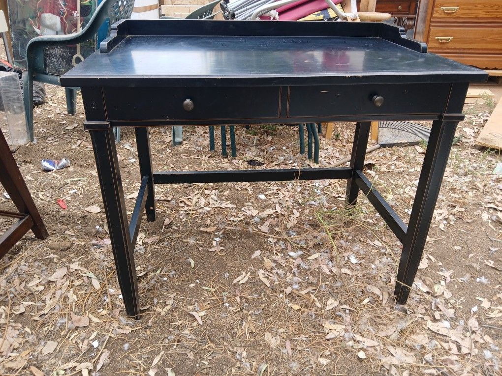 Black Desk